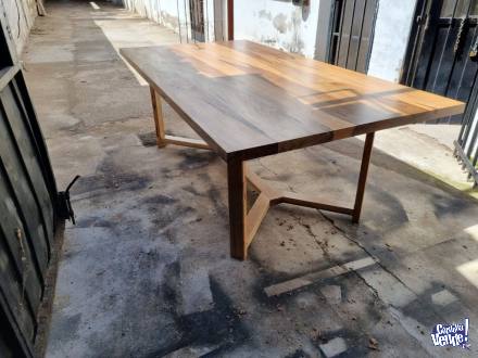 Mesa de madera maciza de Zoita