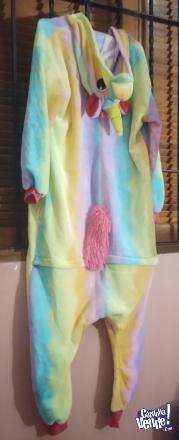 Vendo pijama de unicornio casi sin uso 