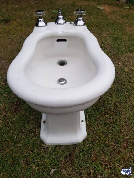 BIDET CON GRIFERÍA