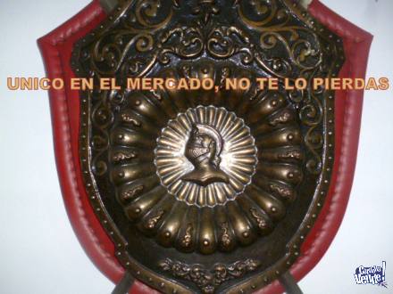 Escudo Antiguo Con Tres Espadas Y Pechera De Fundicion ,Joya