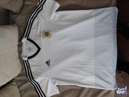 Camiseta de entrenamiento selección Argentina original. Adidas. Producto Nuevo. Talle L. Sin uso.