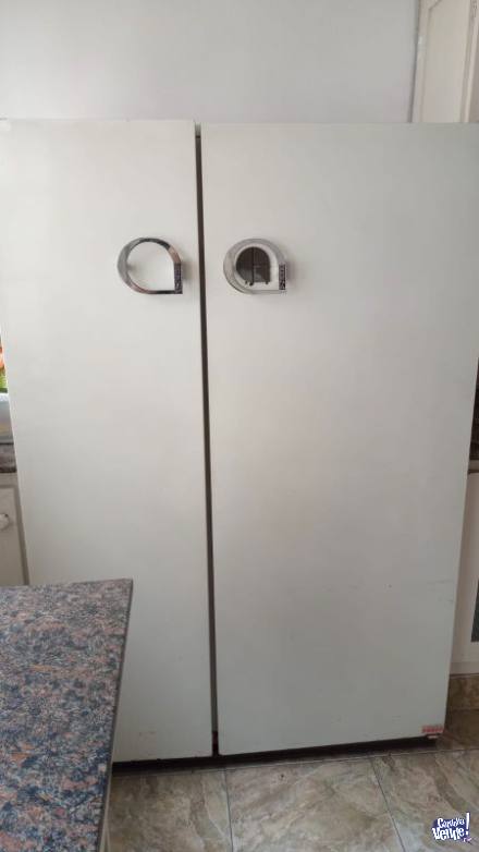 Vendo Heladera dos puertas/con freezer vertical