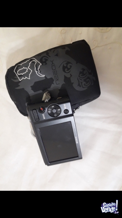 Cámara digital Sony W800 zoom 5x negra