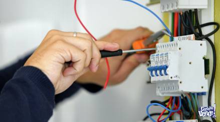 Técnico electricista express: instalaciones y reparaciones.