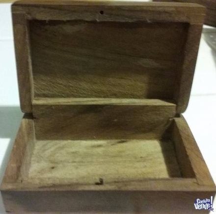caja de madera de la India con adornos en bronce,luna y estr