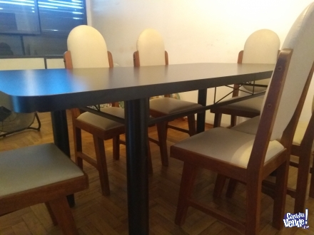 Juego de mesa más 6 sillas de madera