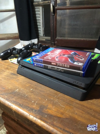 Playstation 4 Slim con 2 joysticks y 2 juegos