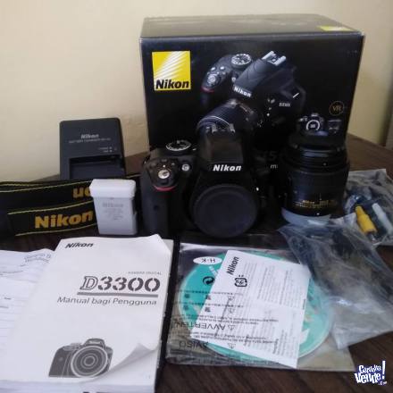 Nikon D3300 24.2 MP with Nikkor 18-55mm f/3.5-5.6G VR II Zoo