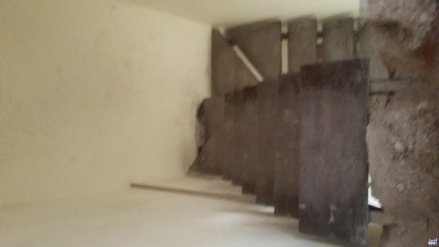 Escalera estructura de hierro en dos tramos con 16 escalones de madera ancho 670  desarrollada