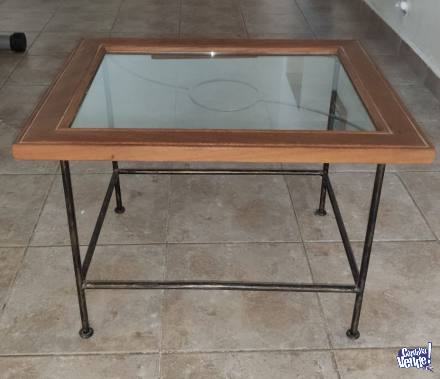 Mesa ratona de madera, vidrio y hierro 49 cm x 60 cm