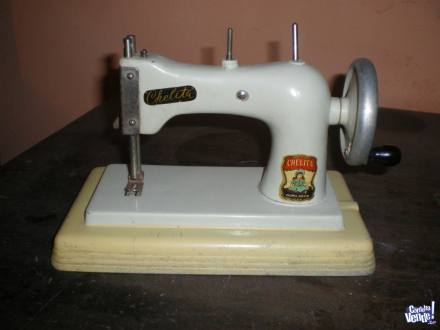 vendo maquina de coser chelita