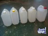 Bidones de 5 y 10 litros usados en perfecto estado