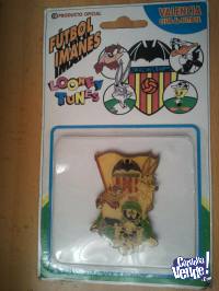 Raro y antiguo iman de futbol del Valencia C. de F. en su bl
