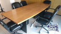 mesa y sillas de reunion