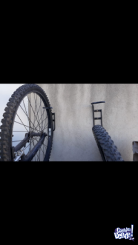 Gancho soporte para colgar bici de la rueda del techo o la p