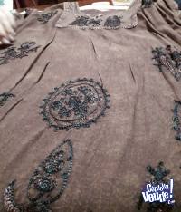 vestido, camisola larga marrón hindú con bordados