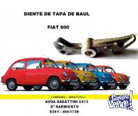 DIENTE DE TAPA DE BAUL FIAT 600