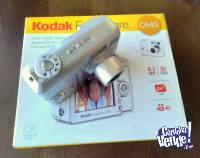 Cámara Kodak EasyShare C643 + cargador de pilas + estuche