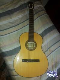 Guitarra criolla Gracia M7 con funda