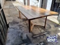 Mesa de madera maciza de Zoita