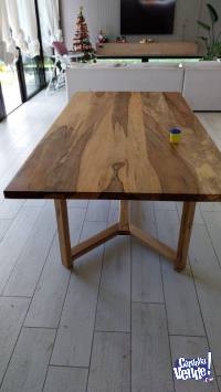 Mesa de madera maciza de Zoita