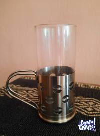 Taza / vaso de vidrio con base metálica