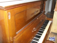 Dueño vende Piano Rönish alemán