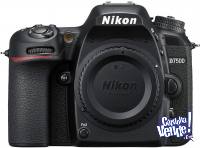 Nikon D7500 Cuerpo + SD 16 GB