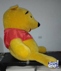 Muñeco de peluche Winnie Pooh 90  cm.de alto.