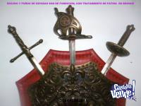 Escudo Antiguo Con Tres Espadas Y Pechera De Fundicion ,Joya