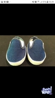 Zapatillas no caminante! Talle 2 color azul y estilo planchas!!!