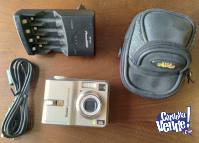 Cámara Kodak EasyShare C643 + cargador de pilas + estuche
