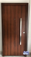 Puerta chapa reforzada , s�mil madera , primera calidad   