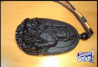 Colgante de obsidiana negra pulida. Medallon amuleto budista