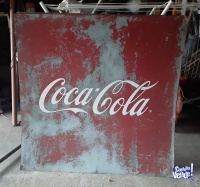 2 viejos carteles de Coca Cola