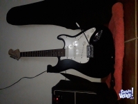 Vendo o permuto (por Ps3), una Guitarra Electrica con correa +amplificador con cable +funda negra 