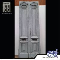 Puertas antiguas de frente, madera de cedro