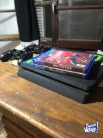 Playstation 4 Slim con 2 joysticks y 2 juegos