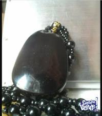 Gran conjunto de collar y medallon tallado en obsidiana. Inc