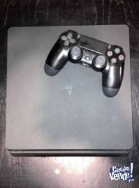 Consola Playstation 4  Slim con un mando