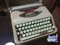 Máquina de escribir antigua Hermes Rocket
