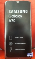Samsung Galaxy A 70 con lector de huella