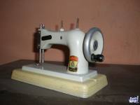 vendo maquina de coser chelita